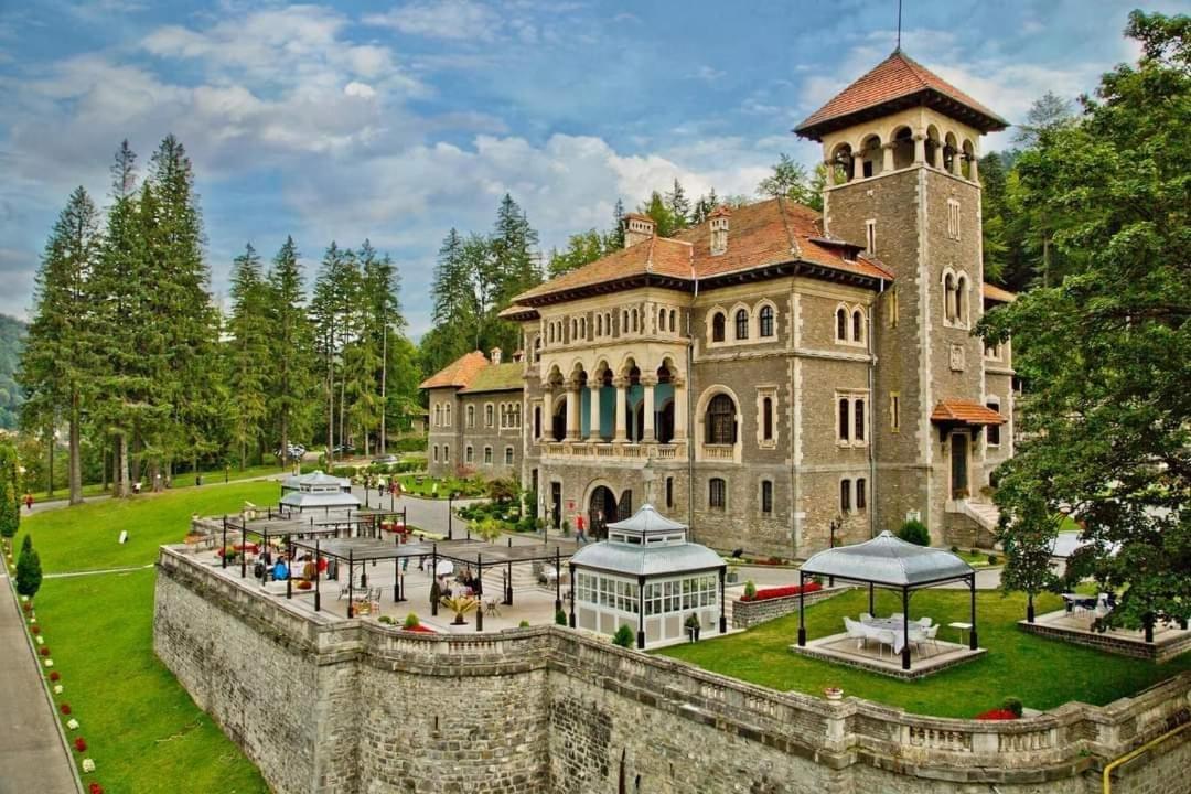 Pensiunea Clasic Буштені Екстер'єр фото